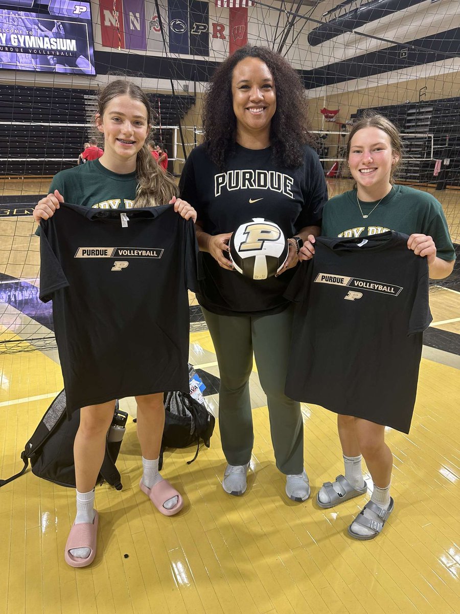 Super proud of my school team for winning the white division at Purdue team camp! A big thank you for be award Best Attacker and my stud teammate getting Annie Drew’s Award‼️<a href="/minniear09/">Madison</a>