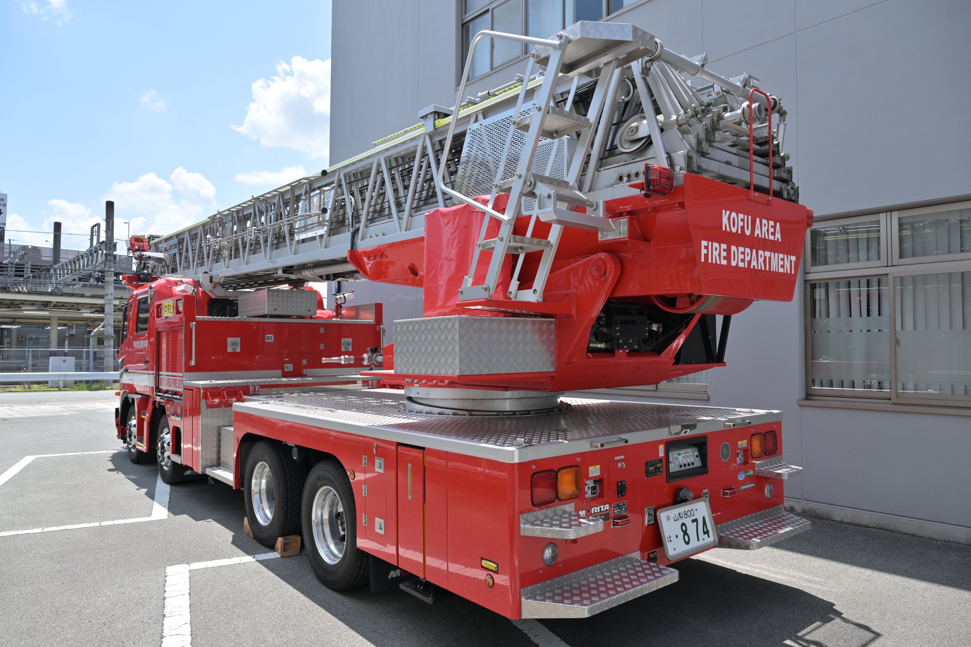 消防車 MACK 消防車【ポイントアップ+送料ラッピング無料】bruder