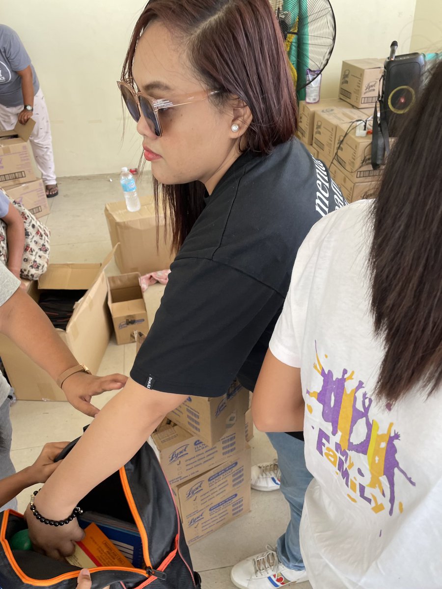 KmmunityPH's tweet photo. We're spending this morning at @WorldVisionPH's Back-to-School Learner's Kit Distribution! ๐โ๏ธ It's always a good day to be a #KmmunityPHforGood ๐ฅฐ https://t.co/Ldhb3JJEW7