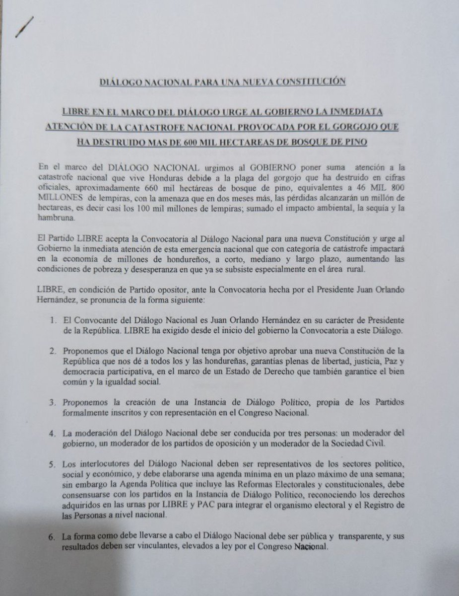 BertrandKilvett's tweet photo. Para terminar les muestro la incoherencia e hipocresía de @manuelzr , cuando era oposición proponía diálogos entre la clase política, hoy justifica la violencia contra sus opositores y quienes piensan diferente. En lo único que ha sido consistente usted Mel es en sembrar odio y división entre el pueblo hondureño desde 2009.
