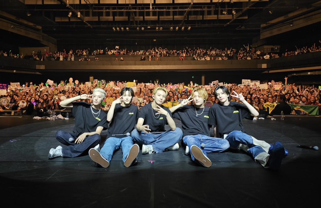 P1H_official's tweet photo. 2023 P1Harmony LIVE TOUR [P1ustage H : P1ONEER] IN SÁO PAULO

우리가 함께하면 행복한 이유는 P1ece🧩
The reason why we are happy together is P1ece🧩

#P1Harmony #피원하모니 #P1H #P1ustage_H #P1ONEER https://t.co/5wLXJAwGQ5