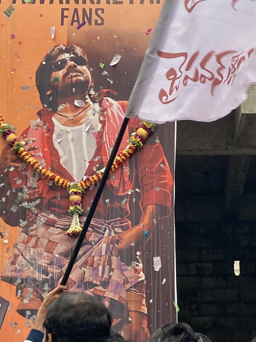 KarnatakaPSPKFC's tweet photo. Can't wait to Witness Vintage kalyan Stay Hyped❤️‍🔥

#BRO Trailer in Few Hours..⏳
#BroTheAvatar l @PawanKalyan https://t.co/9rIUQG1MDu