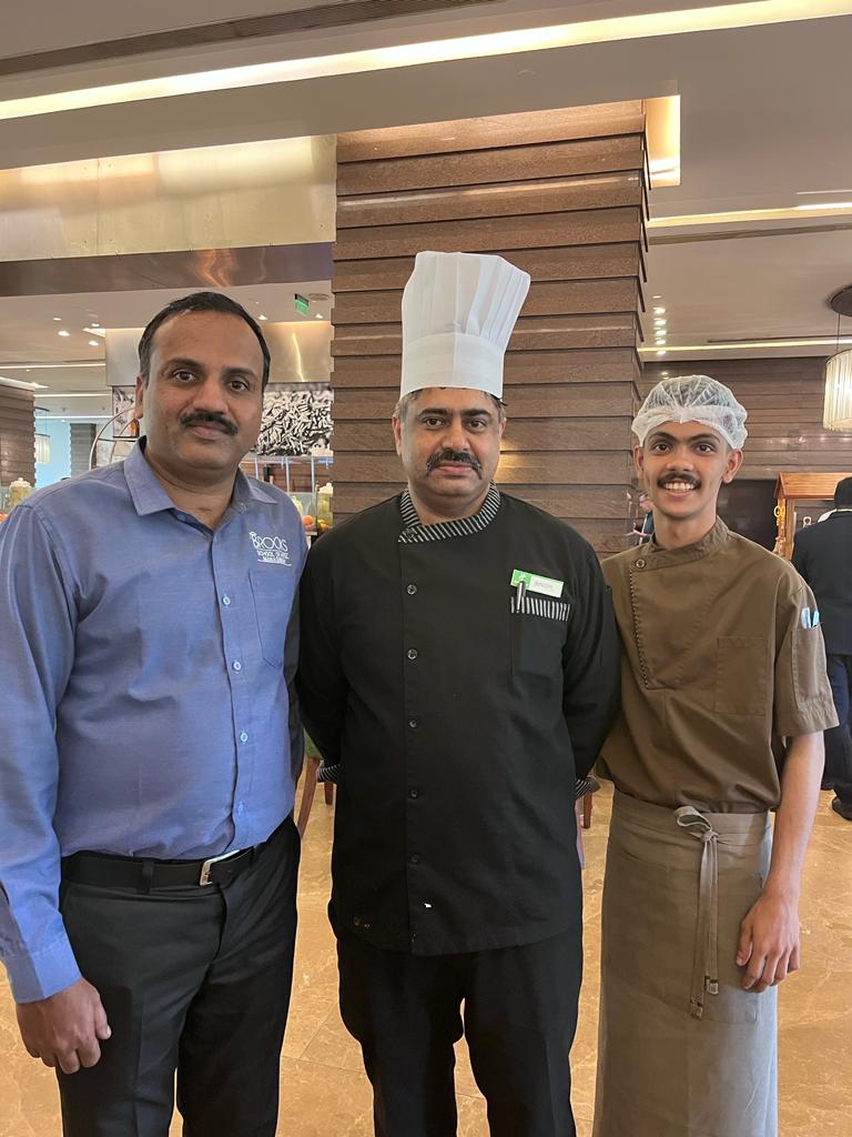📸🎉 Exciting Memories at Holiday Inn, Kochi! 🎓🏨 🌟 What an amazing time  we had with the SPHM & SPCB batch students at Holiday Inn, Kochi! 🌟  #HolidayInnKochi #SPHM #SPCB #BatchStudents #MemorableMoments #