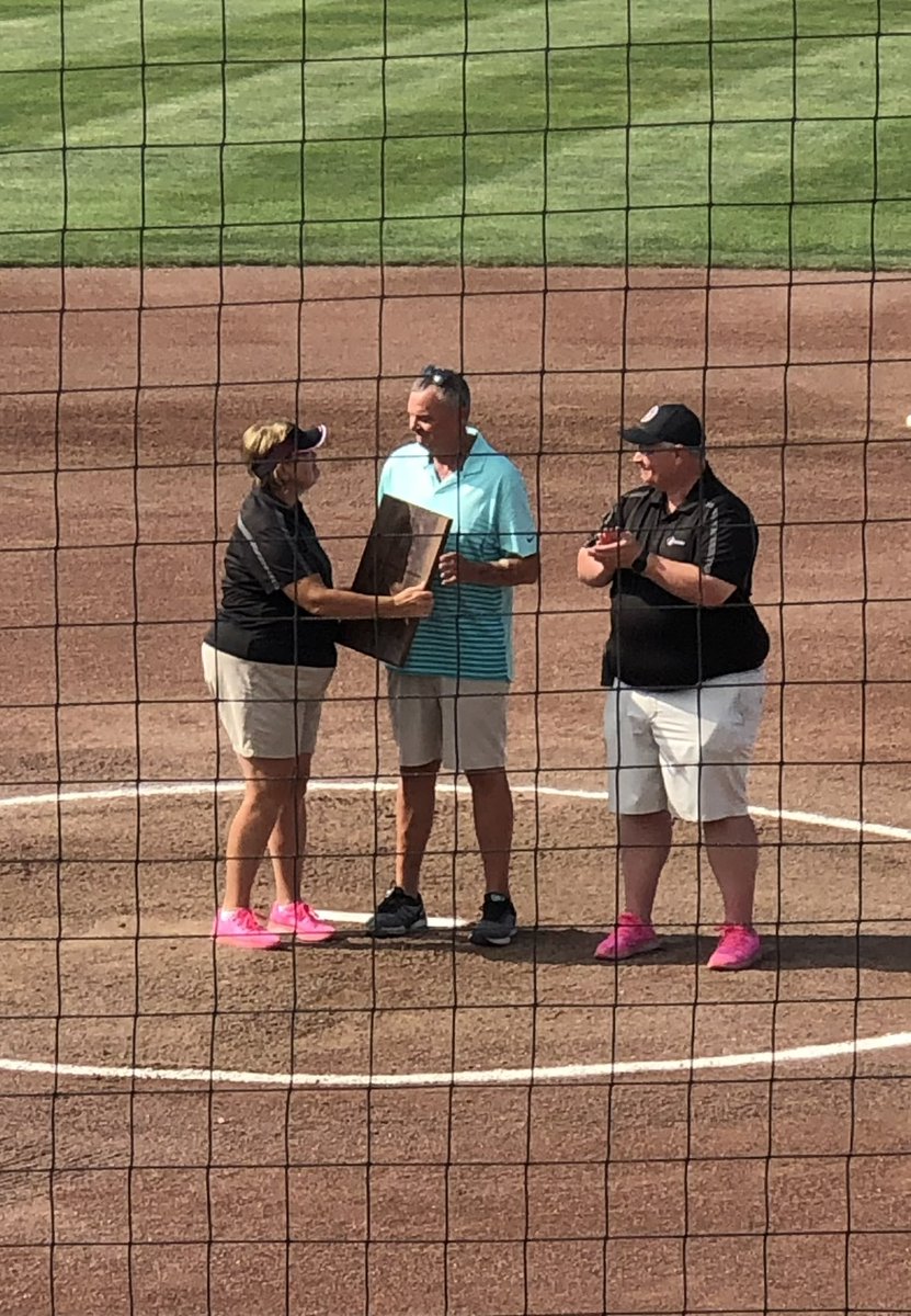 Congratulations to Lisbon Softball Coach Bob Bunting as he was this years Golden Plaque of Distinction Recipient. This award recognizes an Iowa coach who has had a successful career while making notable contributions towards school, community and the coaching profession!