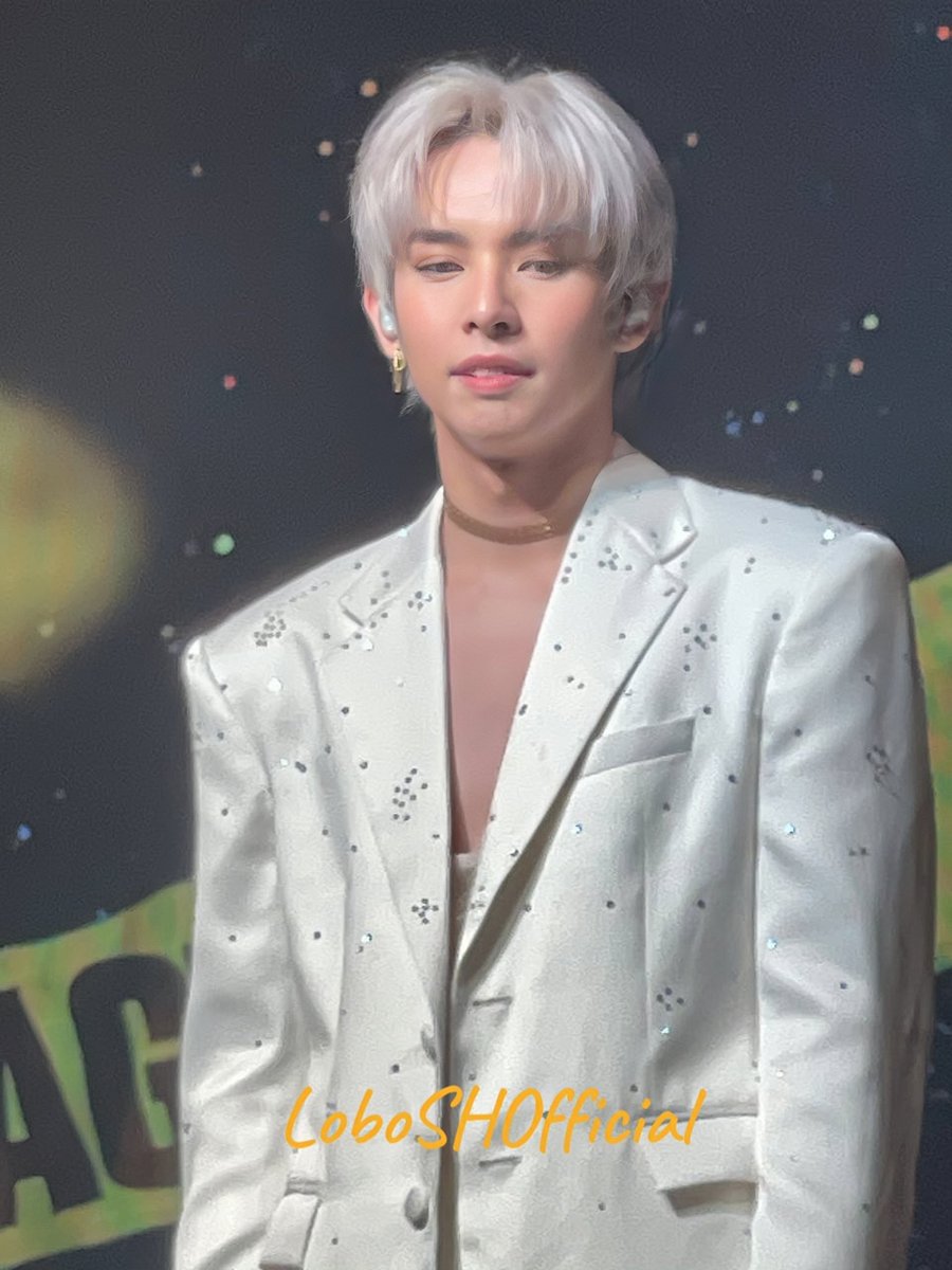 GenXAtin's tweet photo. #SB19_JUSTIN has not been feeling well but he is very professional, he is trying his best to give out an excellent performance!  Be well Jah!  We are rooting for you! 🥰❤😍
@SB19Official #SB19
#PAGTATAGWorldTour 
#SB19PAGTATAG #PAGTATAGWorldTourChicago https://t.co/OyNmOAn7lV