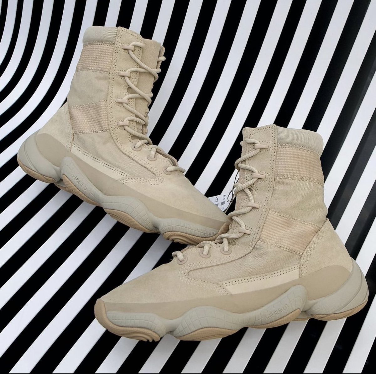 Yeezyinfluence_'s tweet photo. https://t.co/W2SzVOpP4x https://t.co/cRgvXuZ6eV
