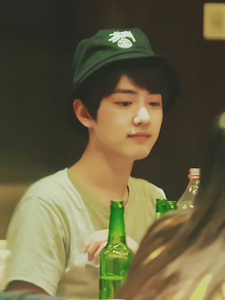 bjyxiao's tweet photo. 25yo Wang Yibo vs 25yo Xiao Zhan 🥺 https://t.co/4VBMnHMdDW