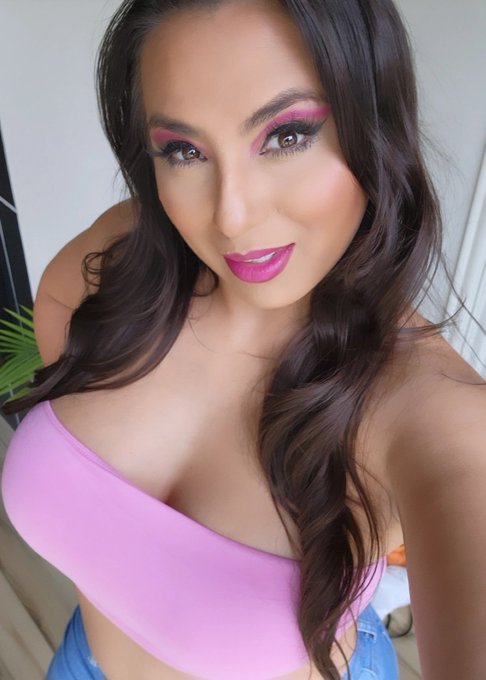 💖 #pinkfriday https://t.co/KbpRrvXMRs<a href="/tag/pinkfriday"class="tags">#pinkfriday</a>