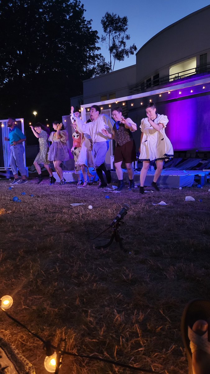 LeinaniLucas's tweet photo. If you have the opportunity go see @dachatheatre's show, Sometimes the Rain Sometimes the Sea! https://t.co/1qk5YvQ4b2