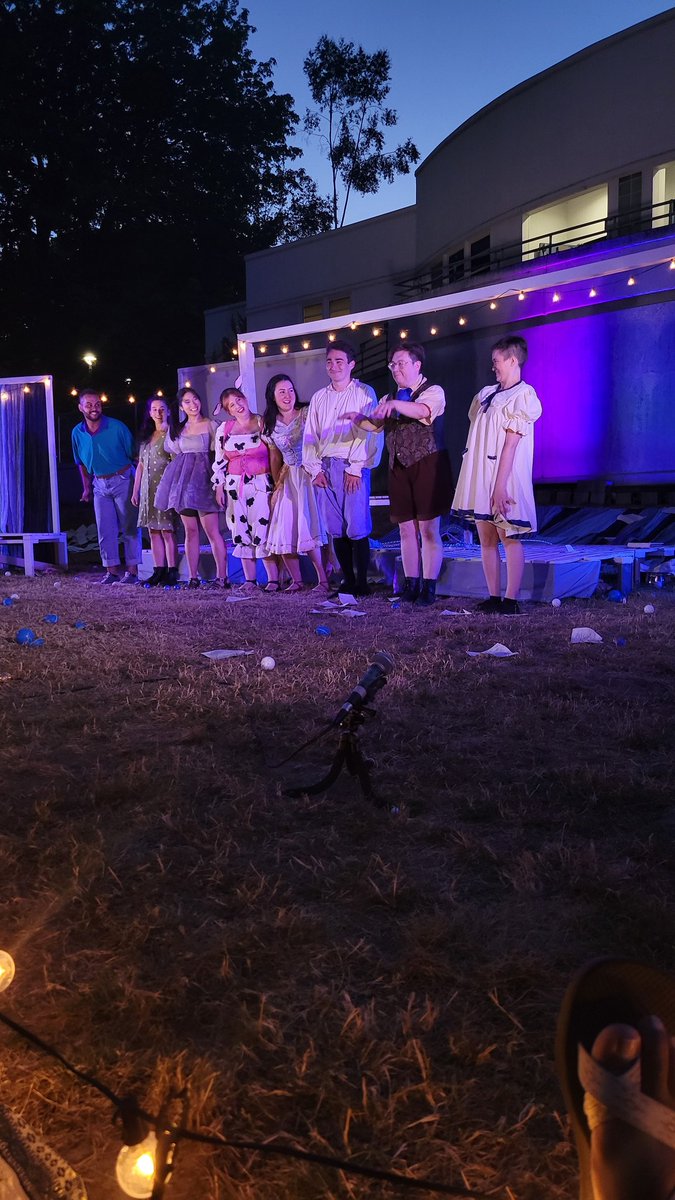 LeinaniLucas's tweet photo. If you have the opportunity go see @dachatheatre's show, Sometimes the Rain Sometimes the Sea! https://t.co/1qk5YvQ4b2