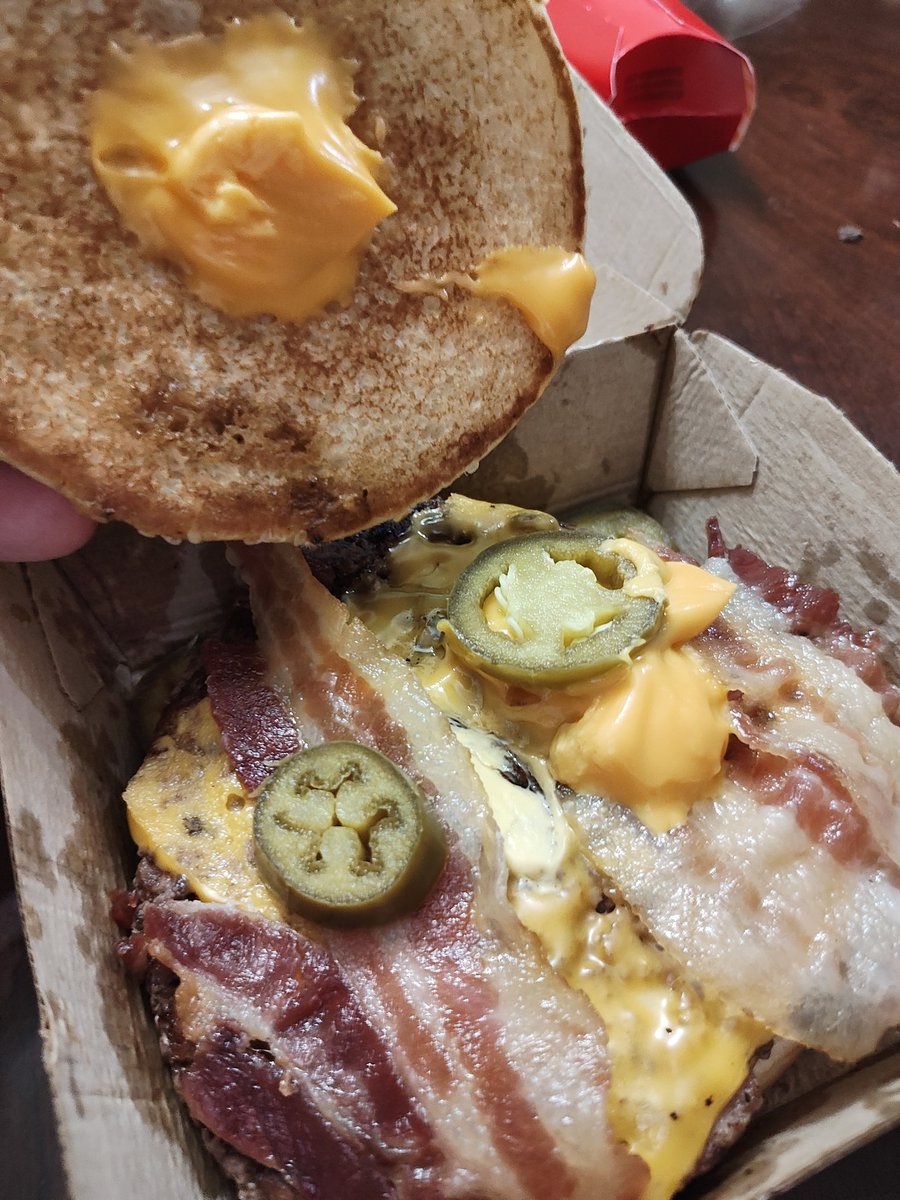 cheath1919's tweet photo. @McDonalds do better. Had to wait 15 minutes and then this is what comes in the new cheesy jalapeno QPC? What a disappointment. https://t.co/P4UfPh8Mt6