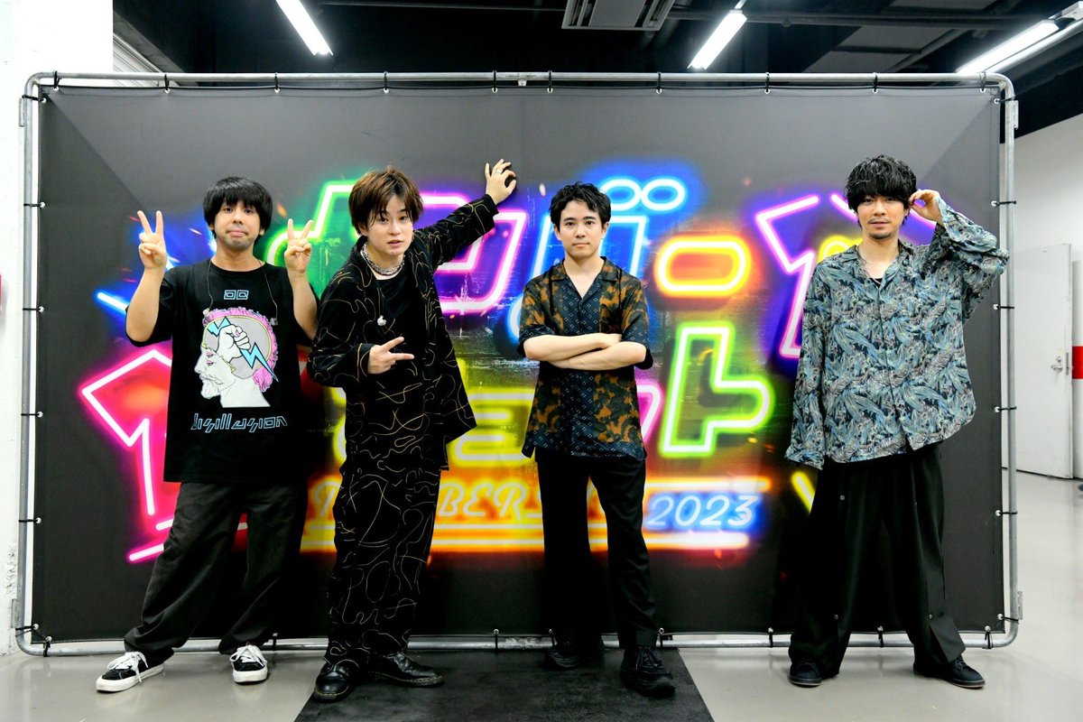 NUMBERSHOT_'s tweet photo. 【フレデリック】
背後に光る”F R D C”の文字とキレキレの照明とともに唯一無二のダンスナンバーを次々に披露。会場の雰囲気がキリッと変わりました。『3万人の中のあなた1人に音楽を届けに来ました。』フレデリックの本気度、しっかり受け取りました！
#NUMBERSHOT #フレデリック https://t.co/wuHAGF0hGD