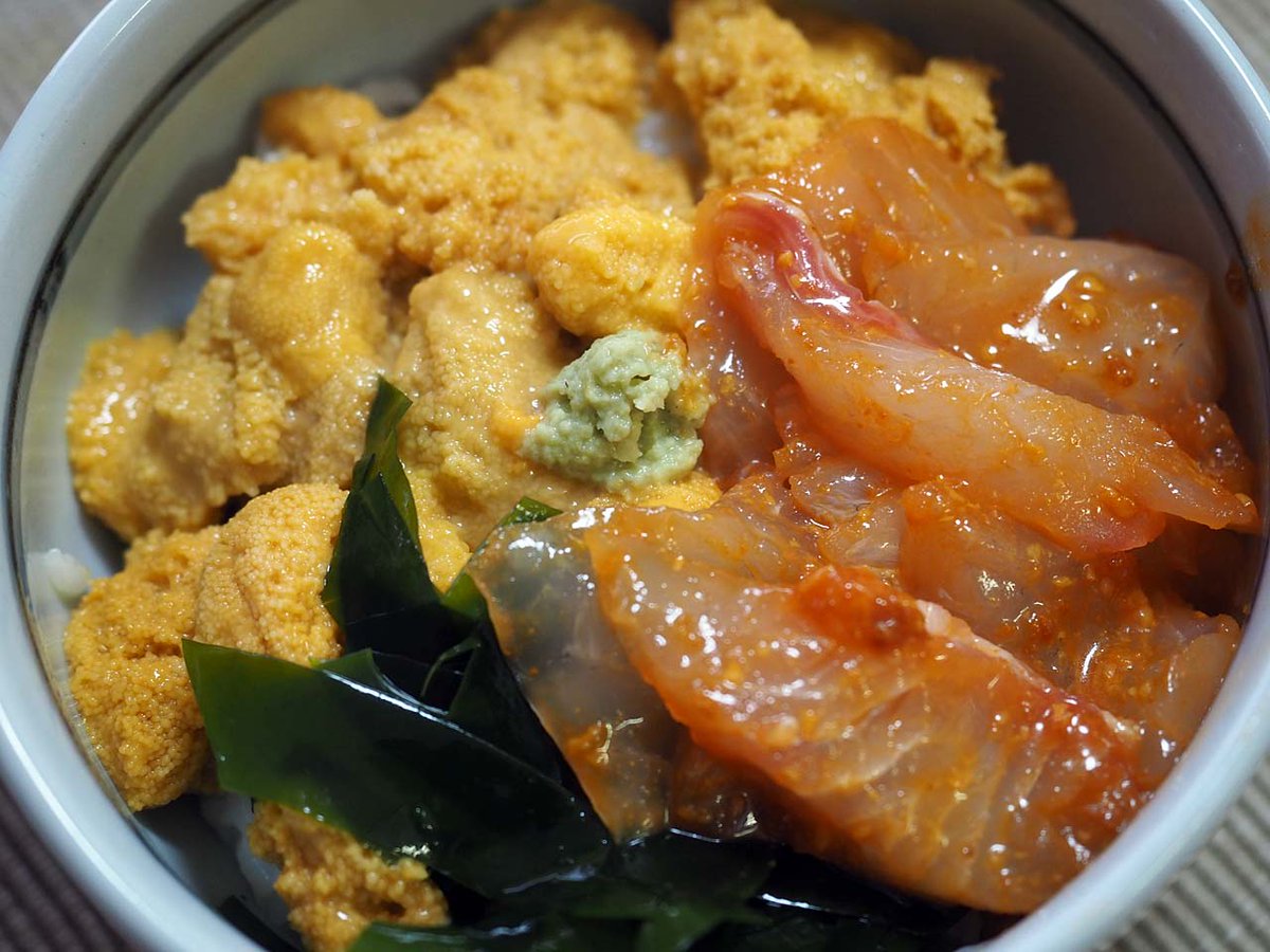 simotoma's tweet photo. 先日山口で雲丹醤油をゲットしていたので、お昼は真鯛の雲丹醤油漬けと洋野のうに。贅沢なランチです。

うにと真鯛の雲丹醤油漬け、相性良いなあ。 https://t.co/CUlDRXoReM