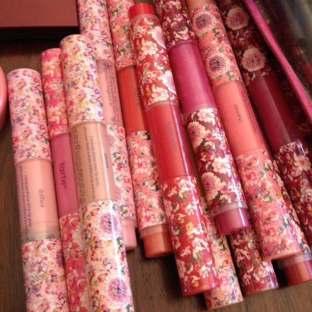 throwbacksofag's tweet image. ariana grande via instagram post 11 years ago today with "My Ladureé inspired dress for tonight! Thank you so much @kenleycollins! I love you a lot #macaroons #paris ☺ &amp;amp; Lip gloss #Tarte #teenchoice 😍 &amp;amp; Alexa's shoes for tonight @lexie1225 :O &amp;amp; Friendship &amp;gt;&amp;gt;&amp;gt;&amp;gt;"(22nd july 2012)