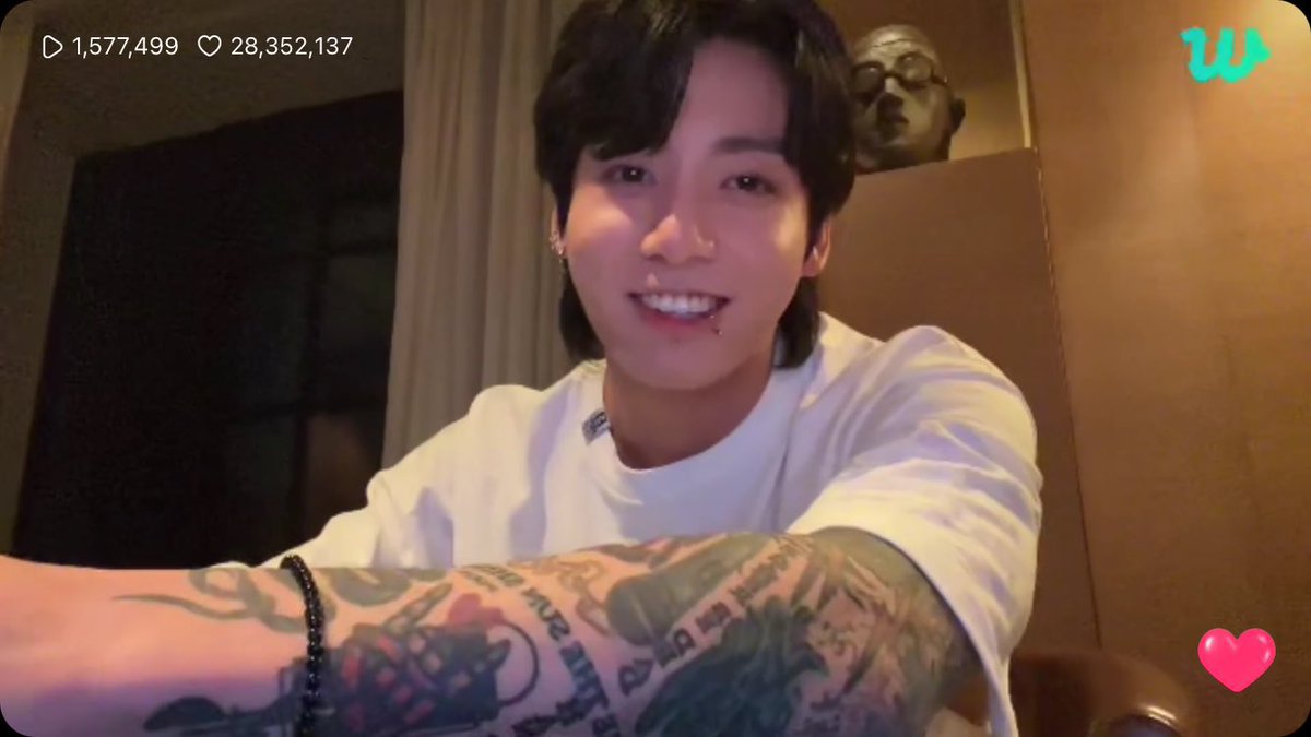 italianarmyfam_'s tweet image. 🐰 Sicuramente alcune persone mi diranno "Sì, Jungkook è ubriaco", sì e allora? Voi non bevete? Continuate pure a parlare di me come vi pare. Non mi interessa...come ho detto, mi importa solo di quelli a cui importa di me. E se non ti piaccio? Vai avanti e vivi così, grazie per +