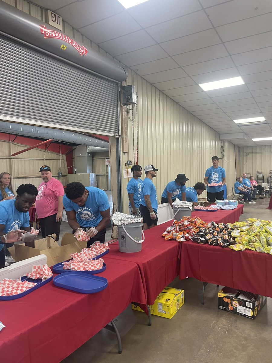 S/O to CASA of Walker County for the opportunity to spend the evening serving! #KatsInTheCommunity #EatEmUpKats