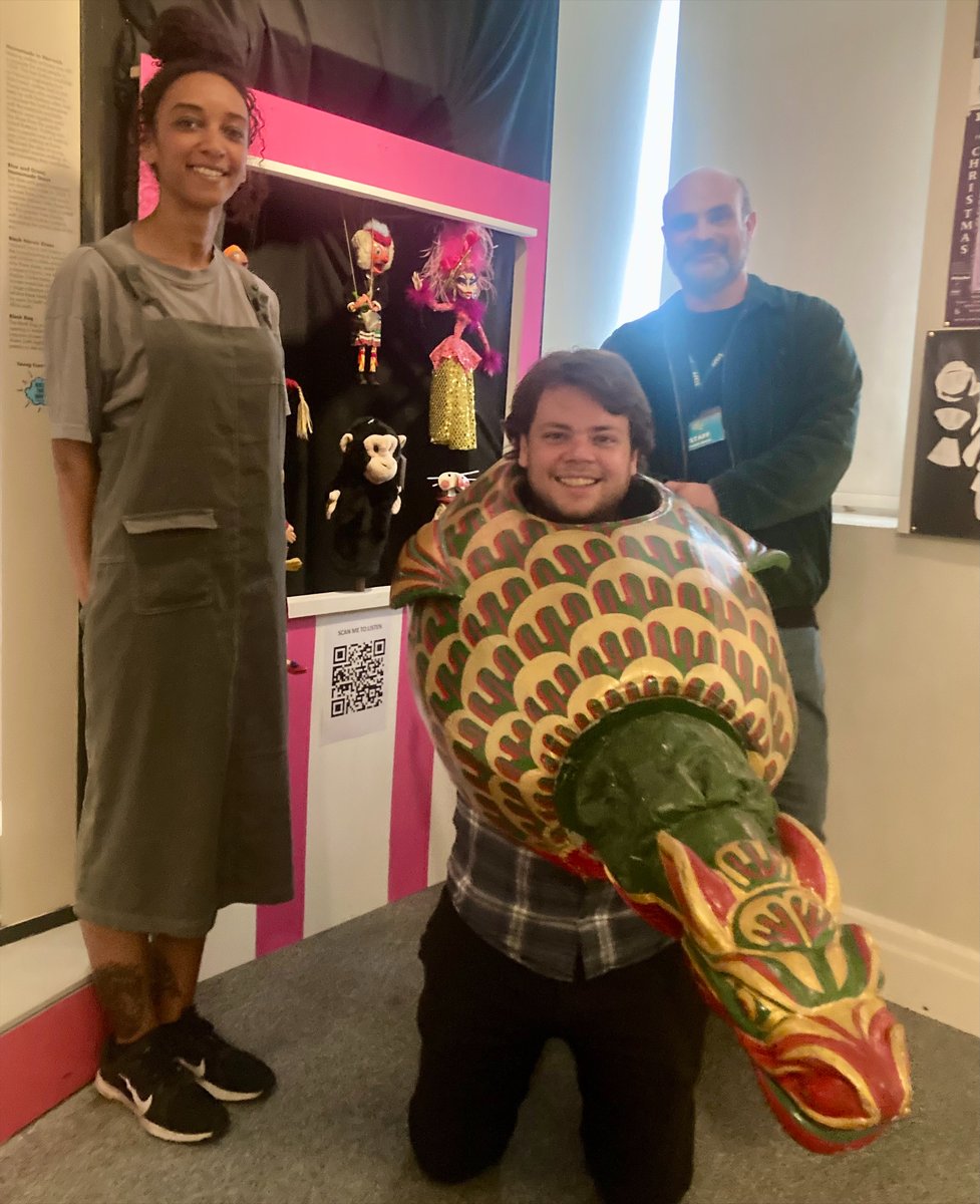 As per the exhibition title ('Snap &amp; Beyond') I've gone beyond the normal boundaries of Snap by cramming myself in, when clearly designed for children