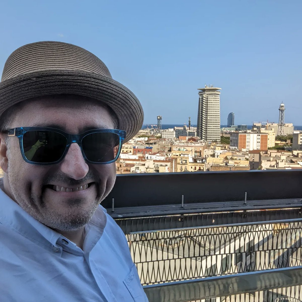 senaprma's tweet photo. Hallo aus Barcelona... Nachdem ich im ZDF zu unerwarteter Berühmtheit gekommen bin, ja ich bin freudig erregt hier zu sein ...#Barcelona #reisen #bildet https://t.co/MTbGNJTwpF