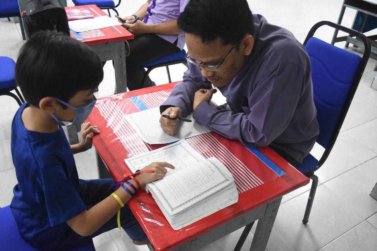 SriAyeshaNews's tweet photo. A big shoutout to the young talents who showed their brilliance during the Placement Test at SAIS today! Their enthusiasm and passion for learning brought smiles to our faces. 🎉🧠
#PlacementTest #FutureStars #NewBeginnings https://t.co/jt6jce3cfB