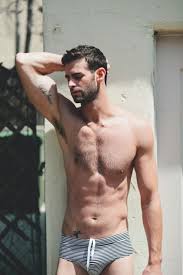 Buenas...perdón por el silencio, el mundo estaba taaaan tranquilo que me dormí en una playa. Ha pasado mucho mientras dormía? Seguro que no, sin mi esos monos no se mueven...o sin Eris