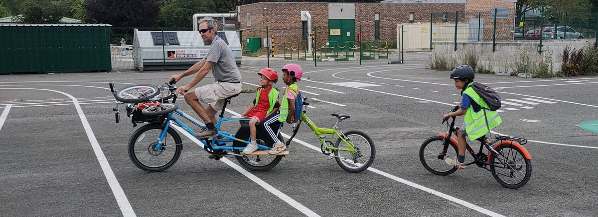 ' Quand je serai grand, j'aurai un vélo comme ça. Et si j'ai des enfants, je pourrais les emmener  partout!'
La vision FUB 2030, c'est pour eux
@oschneider_fub @VeloEcoleFub @provelo_idf @GenerationVelo