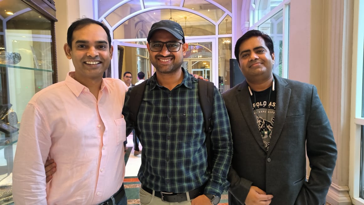 Himanvihan1's tweet photo. #NeverTradeAlone with Experience Trader Mr. P. Deshmukh and Mr. R. Prasad. Looking forward for future endeavor. https://t.co/0ewJea4Tk7