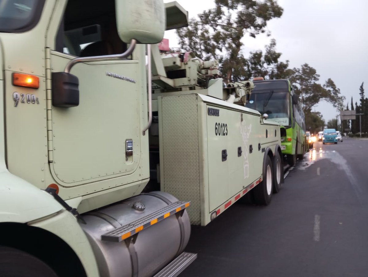 sttpcdmx's tweet photo. Como representantes sindicales @HMBM_16 nos percatamos del calentamiento de un autobús 5062 por falta de preventivo en tiempo y forma, falla sistema denominado PLD que es el que mantiene las revoluciones de un autobús en el pedal de aceleración, no hay un mantenimiento (hilo🧵) https://t.co/giZdg0nNCD
