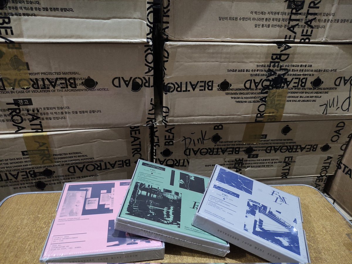 fromfansforfans's tweet photo. 300+ FML albums~ 😊 Last batch of slot taking + shipping this week https://t.co/CTeHq4xPUV