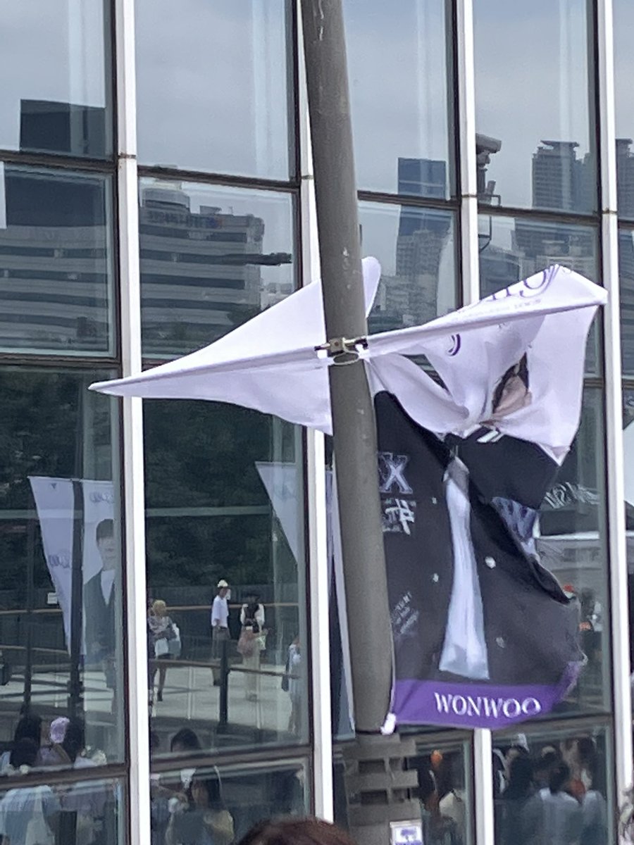 oeweql's tweet photo. 캐럿존 
승철-> 원우로 교환구해요 

일그러진 원우 앞에 서있습니다ㅠ https://t.co/wHDVOOp1uH