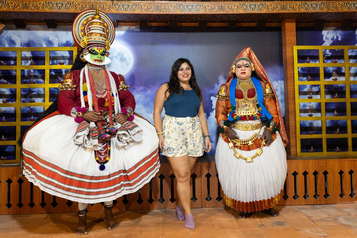KeralaTourism's tweet photo. The great Indian epics came alive for KBE participants as they watched a #Kathakali recital at the Navarasa Kathakali Centre in Kumily, #Thekkady.
#KeralaBlogExpress7 #KBE7 #KeralaBlogExpress #KBE #BloggersTrip #StoryTellers #TravelForGood #KeralaTourism https://t.co/gOW8W43Vqs