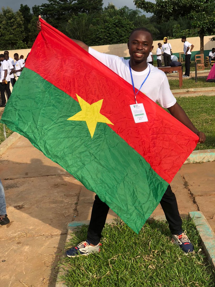 EmmanuelKy48739's tweet photo. La mobilité de la jeunesse africaine dans l'innovation verte est de nos jours une question qui nous interpelle tous et qui représente aussi une opportunité pour certaines communautés vulnérables. Nous sommes au #Benin à #Bonou à la #RYCC pour en discuter. https://t.co/kaMjUk6Vkv