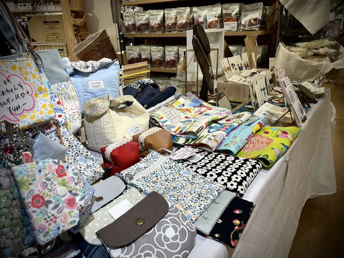 無印良品パルコ錦糸町「つながる市」開催中。クラフト雑貨の販売と「カタリーヌフラワー」で作るアジサイ、扇子とタオルのラッピングワークショップを開催中。

＃無印良品パルコ錦糸町　#つながる市　#パルコ錦糸町　#ワークショップ　#クラフト雑貨　#ノイチハ　#sumitime