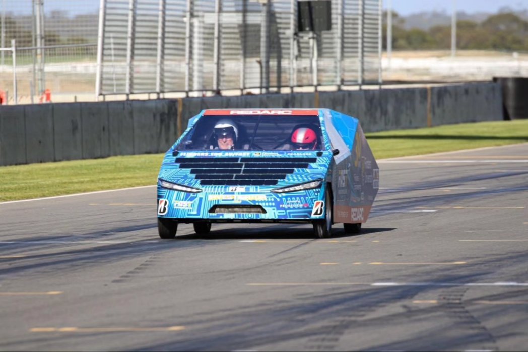 FlindersSolar's tweet image. Soaking up the sun and gathering in some valuable data for our Bridgestone World Solar Challenge effort.

Thank you to the people at The Bend Motorsport Park for allowing us to use their track earlier in the week. It was a great experience for those involved!

#electricracecar