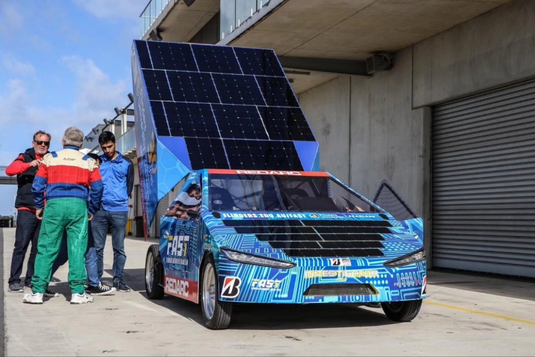 FlindersSolar's tweet image. Soaking up the sun and gathering in some valuable data for our Bridgestone World Solar Challenge effort.

Thank you to the people at The Bend Motorsport Park for allowing us to use their track earlier in the week. It was a great experience for those involved!

#electricracecar