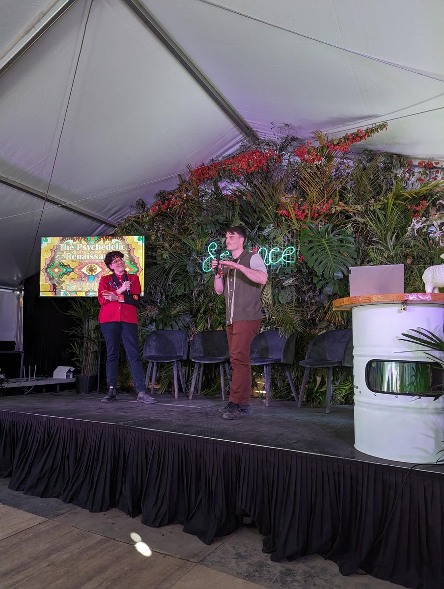 TheMatilda_USyd's tweet image. The Matilda Centre’s very own @Jack_MWilson is here at the #ScienceTent at @SITG! Fascinating work explaining how we can use our experience with medicinal cannabis in the implementation of #psilocybin and #MDMA as treatment.  #SITG2023 
📷 @DrStockings