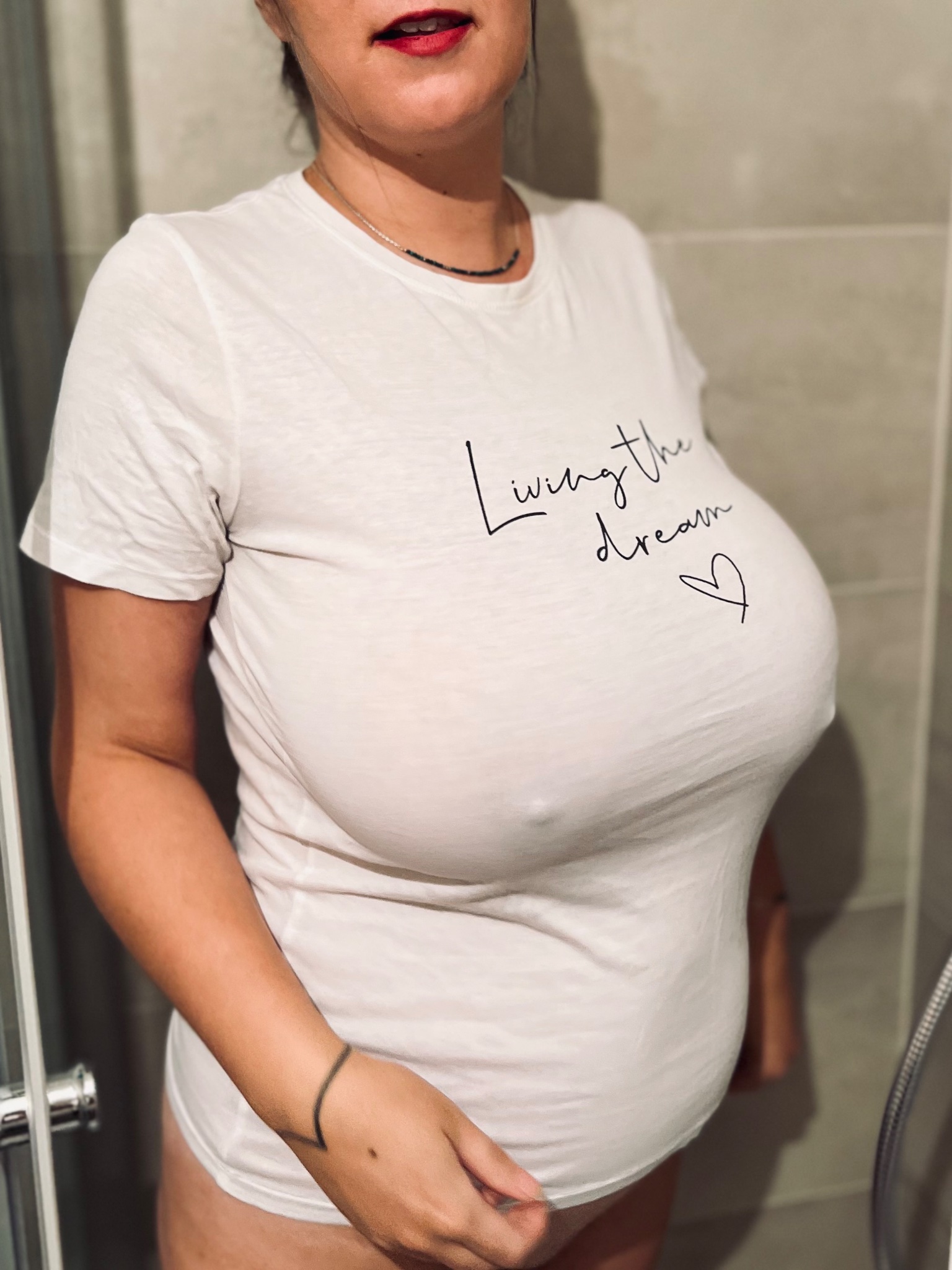 boobStruggle on Twitter: "@HotWivesClub2 @SexyLondonMilf With no bra