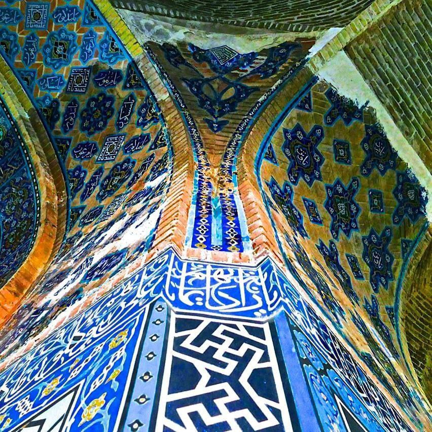 ea_cthh's tweet photo. A beautiful result of the #lapis_lazuli tiles of #Tabriz #Blue_Mosque.
The Blue Mosque is only a part of a complex named "#Muzaffariyeh" which in #ancient times included other structures such as a #school, a #mosque, a #monastery, a #library and several other parts. https://t.co/216ayNan6W