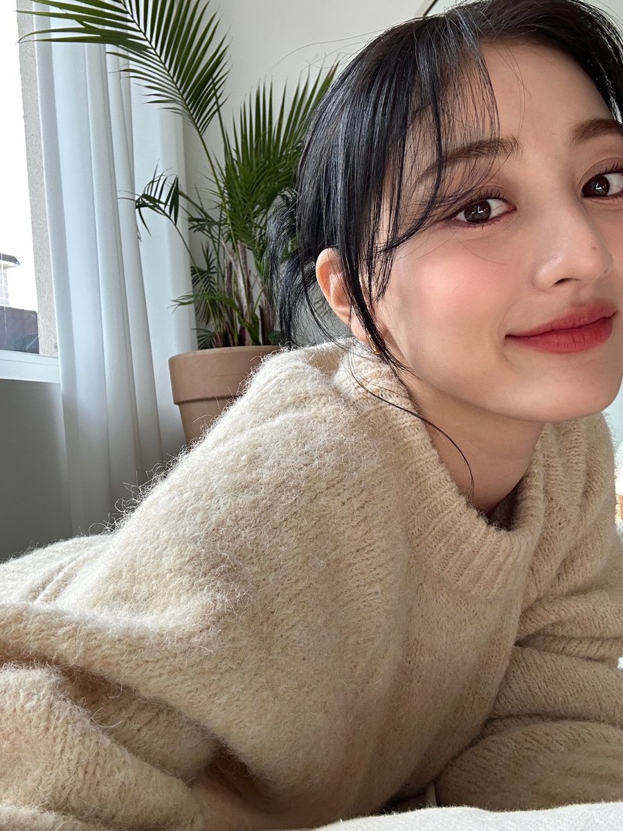 jyorangg's tweet photo. jihyo bubble update!!!!!!! shes so adorable it hurts https://t.co/ondOVtJRbU