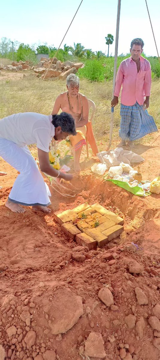 eclouds1's tweet image. Ground breaking function for the new 10 MW #SolarPark at #Alangulam. Check us out if you need 1 or 2 MW #solarplant at this place.