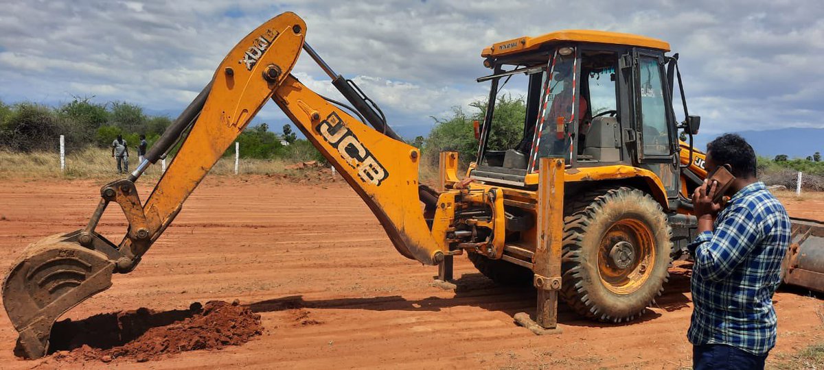 eclouds1's tweet image. Ground breaking function for the new 10 MW #SolarPark at #Alangulam. Check us out if you need 1 or 2 MW #solarplant at this place.