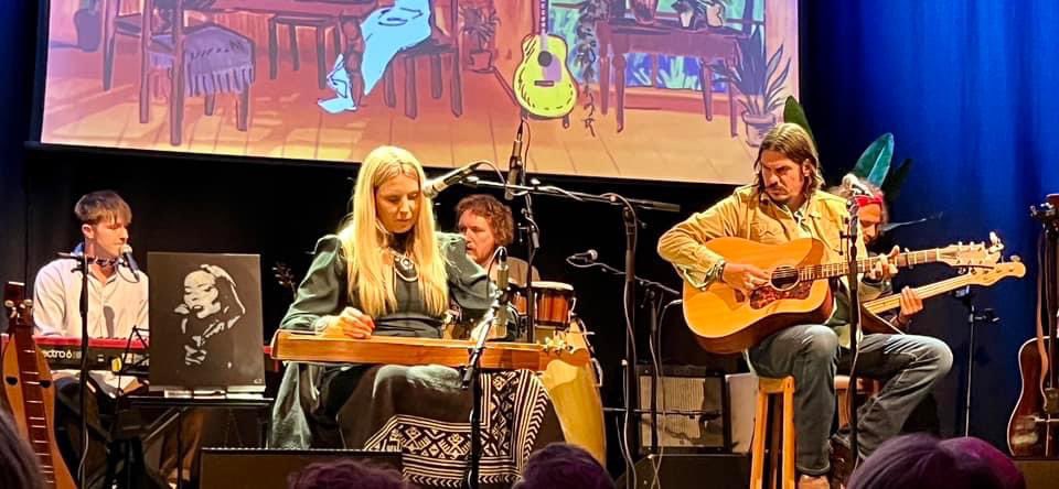 Third Sold Out show in row last night! Thanks to all the wonderful Joni fans for making this so special ✈️💙✈️💙 Incredible night <a href="/chapelarts/">Chapel Arts</a> onto to Plough Arts Torrington tonight.. Tix selling fast.. #devon #jonimitchell #jonimitchelltour theploughartscentre.org.uk/event/flight-t…