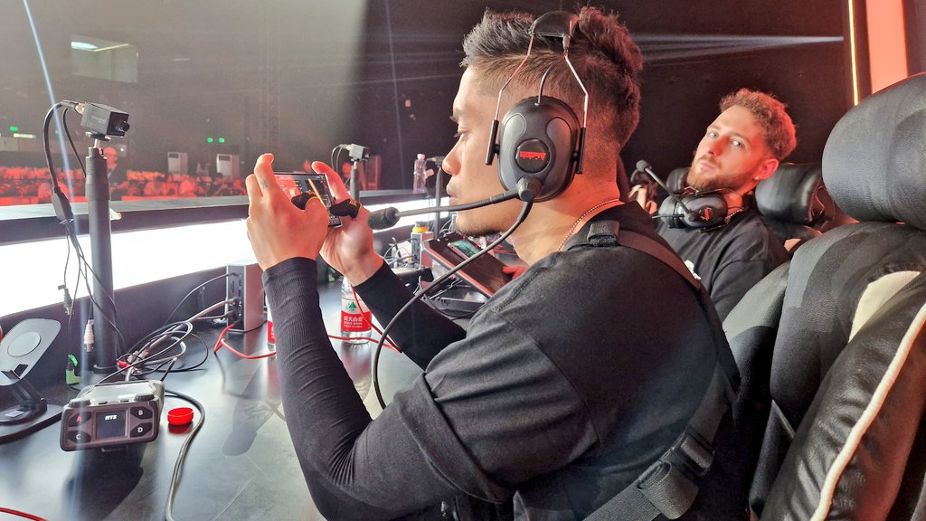 1ceStream tweet media