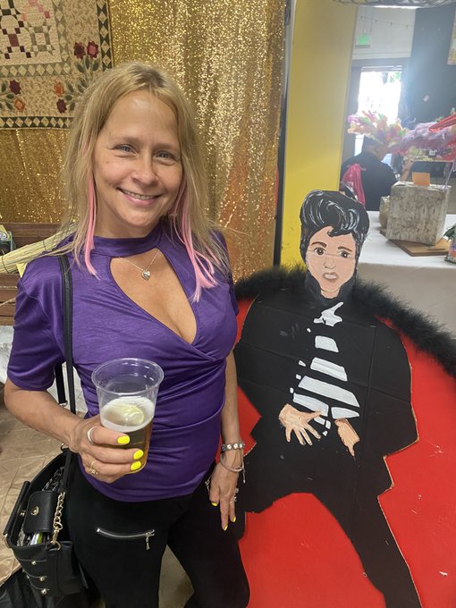 At the fair!! Saw Sammy Hagar woo hoo!! https://t.co/wczGtyrq88