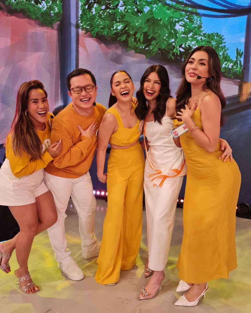 We are so happy for you! ❤️

Bride-to-be <a href="/mainedcm/">Maine Mendoza</a> shares her special moment with friends and besties <a href="/Chamyto/">Chamyto</a>, Chichi, Maja Salvador, and MJ Lastimosa. ✨️

#MaineMendoza #Chamy #AllAccessToArtists #fAAAmily