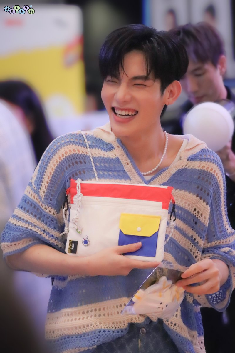 September09J's tweet photo. กระเป๋าน่ารักเหมือนคนใช้เลย 🤏🏻
#MINthanakrit
#789TRAINEE
#789SURVIVAL
#789PopUpStore https://t.co/m09uQlI22W
