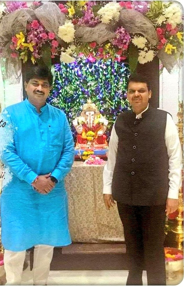 AmitThakerBJP's tweet photo. Birthday Greetings to my dear friend and colleague since Yuva Morcha days, a dynamic leader and Deputy  CM of Maharashtra Shri @Dev_Fadnavis Ji. May Almighty bless him with good health and happiness. https://t.co/R8Ytw9etvu