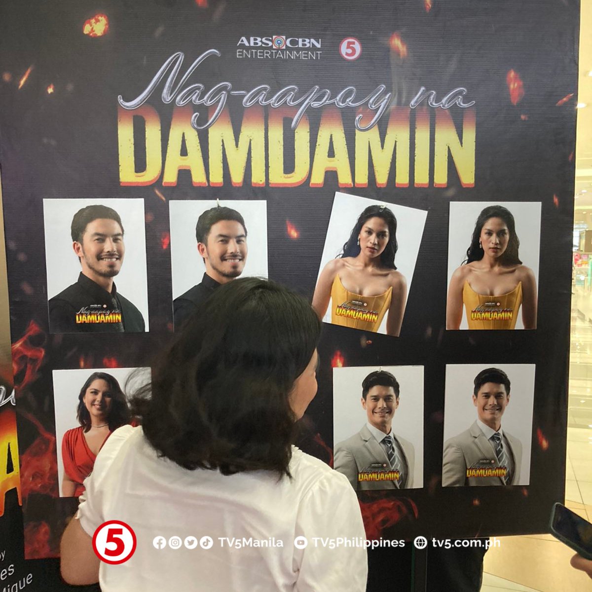 TV5manila's tweet photo. LOOK | Ilang fans ang enjoy sa mga games habang naghihintay sa #TV5KapatidCaravan ng #PiraPirasongParaiso 🧩 at #NagAapoyNaDamdamin ngayong araw! ❤️‍🔥 

Sugod na sa SM Novaliches, mga Kapatid! 

#TV5xABS #DreamscapePH #JRBCreativeProd
#HaponChampionTV5
#IBAngSayaPagSamaSama https://t.co/x4FH3WafH3
