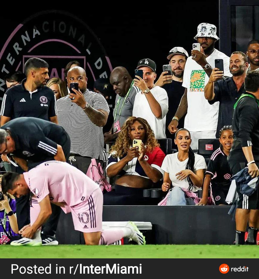 phil_121344's tweet photo. THE GOAT. THE ONLY ONE WHO MAKES THE GREATEST NBA & TENNIS PLAYERS IN HISTORY TO FEEL STAR-STRUCK
#Messi𓃵 #MessiDay #Messidebut #MLS #LeaguesCup2023 #LebronJames #KimKardashian #MessiDay #GOAT𓃵 https://t.co/MBHIP4n8Wr