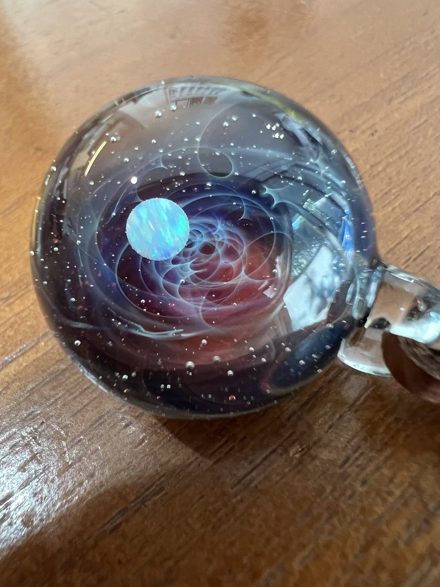 kuruogy's tweet image. 宇宙ガラスの抽選やっと当たった
本当に綺麗で角度や光の入り方で色んな表情を見せる
#宇宙ガラス
#AlphaPlus
#手のひらの宇宙