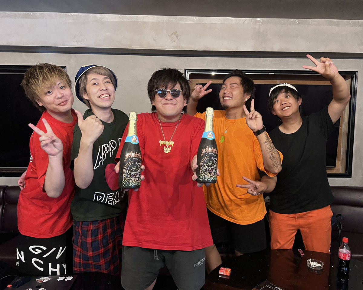 ST__STUDIO__'s tweet photo. 本日から2日間
バーイベント開催‼️

当日でも来れば入れるので
ぜひ会いにきてください💪💪💪

待ってるよー＼(^^)／ https://t.co/LTCu6RyUMo